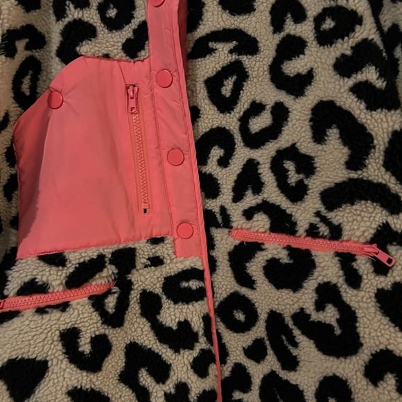 Leopard print jacket with bright pink details size medium - Picture 2 of 3